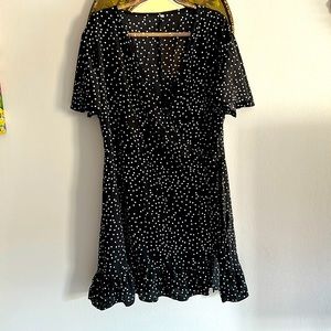Mini dress/tunic top, polyester. Flounce sleeves and bottom. Women’s size 2 XL.
